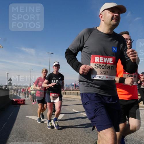 03.10.2025 - Köhlbrandbrückenlauf Matties Gatica Varas http://msf.ph/oto/8994272 03.10.2025 12:47:57 Position 2 5727 meine-sportfotos.de