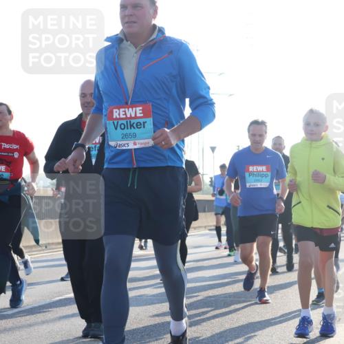 03.10.2025 - Köhlbrandbrückenlauf Luisa Fischer http://msf.ph/oto/8994275 03.10.2025 10:23:33 Position 3 1965, 12, 2024, 2659, 46, 2862 meine-sportfotos.de