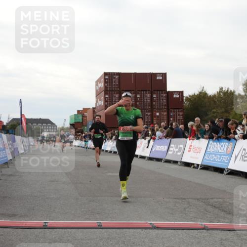03.10.2025 - Köhlbrandbrückenlauf Yannick Fuchs http://msf.ph/oto/8994276 03.10.2025 16:04:34 Ziel 7248, 7455, 8825, 8937 meine-sportfotos.de