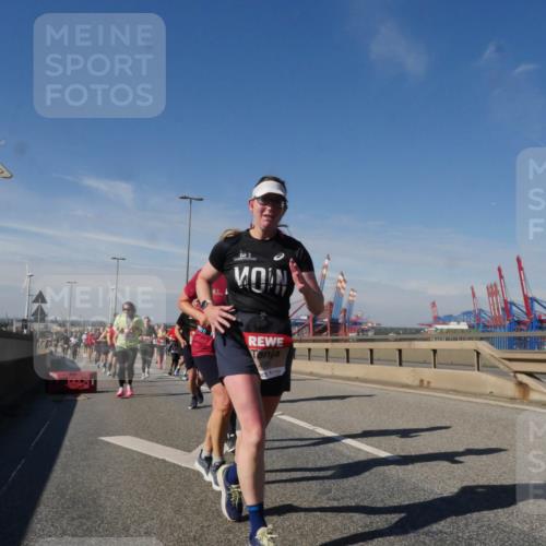 03.10.2025 - Köhlbrandbrückenlauf Matties Gatica Varas http://msf.ph/oto/8994277 03.10.2025 12:47:58 Position 2 4586 meine-sportfotos.de