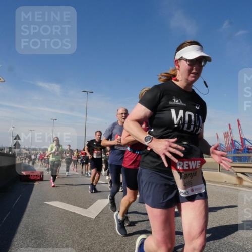 03.10.2025 - Köhlbrandbrückenlauf Matties Gatica Varas http://msf.ph/oto/8994282 03.10.2025 12:47:58 Position 2 4586 meine-sportfotos.de