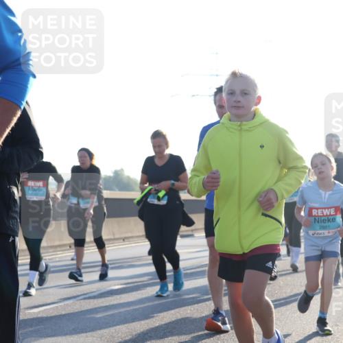 03.10.2025 - Köhlbrandbrückenlauf Luisa Fischer http://msf.ph/oto/8994284 03.10.2025 10:23:34 Position 3 2861 meine-sportfotos.de