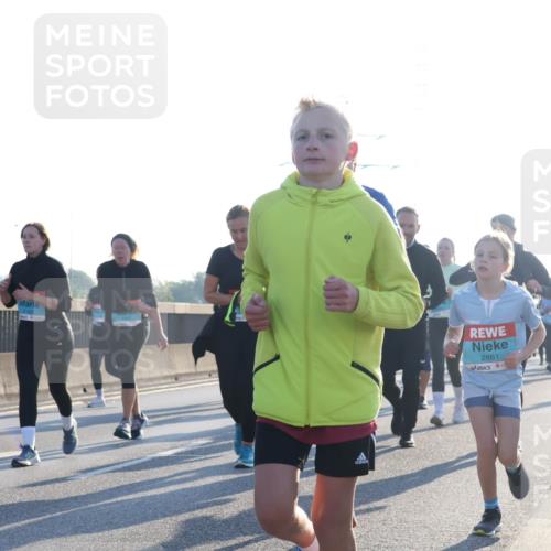 03.10.2025 - Köhlbrandbrückenlauf Luisa Fischer http://msf.ph/oto/8994286 03.10.2025 10:23:35 Position 3 46, 2162, 2861 meine-sportfotos.de