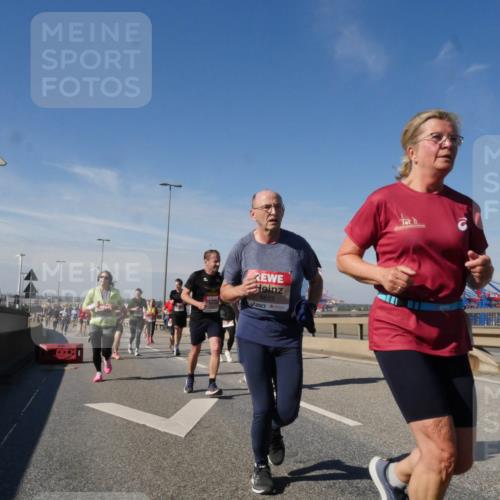 03.10.2025 - Köhlbrandbrückenlauf Matties Gatica Varas http://msf.ph/oto/8994287 03.10.2025 12:47:59 Position 2 4833 meine-sportfotos.de