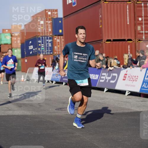 03.10.2025 - Köhlbrandbrückenlauf Michael Burmester http://msf.ph/oto/8994288 03.10.2025 09:56:04 Ziel 1095, 1230, 3223, 3249, 3332, 3337, 3834 meine-sportfotos.de