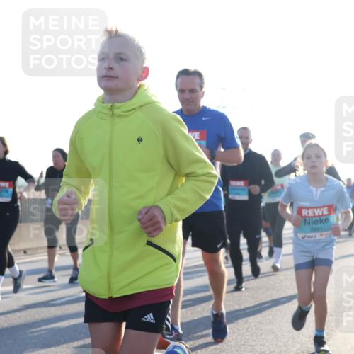 03.10.2025 - Köhlbrandbrückenlauf Luisa Fischer http://msf.ph/oto/8994289 03.10.2025 10:23:35 Position 3 2861 meine-sportfotos.de