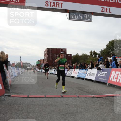 03.10.2025 - Köhlbrandbrückenlauf Yannick Fuchs http://msf.ph/oto/8994291 03.10.2025 16:04:34 Ziel 7248, 7455, 8825, 8937 meine-sportfotos.de
