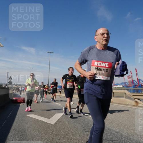 03.10.2025 - Köhlbrandbrückenlauf Matties Gatica Varas http://msf.ph/oto/8994293 03.10.2025 12:47:59 Position 2 4431, 4833 meine-sportfotos.de