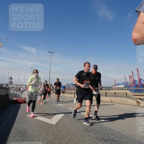 03.10.2025 - Köhlbrandbrückenlauf Matties Gatica Varas http://msf.ph/oto/8994296 03.10.2025 12:48:00 Position 2  meine-sportfotos.de
