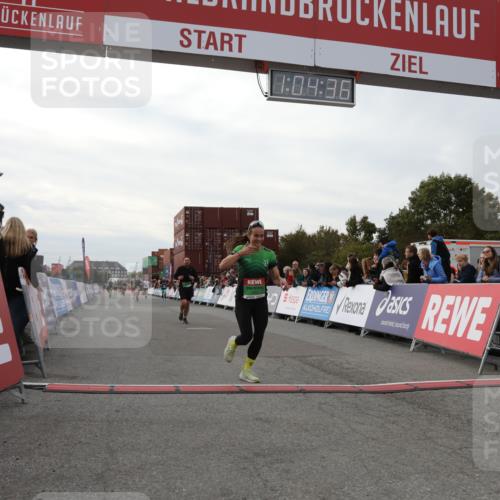 03.10.2025 - Köhlbrandbrückenlauf Yannick Fuchs http://msf.ph/oto/8994299 03.10.2025 16:04:34 Ziel 7248, 7455, 8825, 8937 meine-sportfotos.de