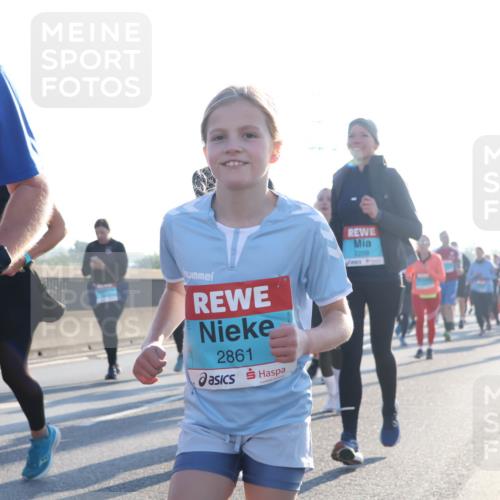 03.10.2025 - Köhlbrandbrückenlauf Luisa Fischer http://msf.ph/oto/8994300 03.10.2025 10:23:36 Position 3 62, 2861, 2298 meine-sportfotos.de