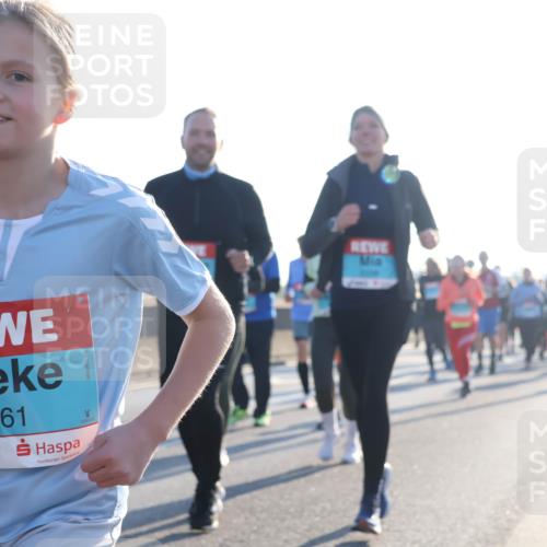 03.10.2025 - Köhlbrandbrückenlauf Luisa Fischer http://msf.ph/oto/8994303 03.10.2025 10:23:37 Position 3 2861 meine-sportfotos.de