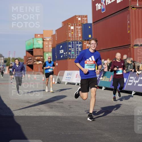 03.10.2025 - Köhlbrandbrückenlauf Michael Burmester http://msf.ph/oto/8994312 03.10.2025 09:56:06 Ziel 1095, 1230, 3223, 3249, 3337, 3593, 3834 meine-sportfotos.de