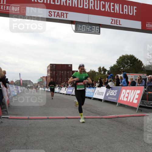 03.10.2025 - Köhlbrandbrückenlauf Yannick Fuchs http://msf.ph/oto/8994313 03.10.2025 16:04:35 Ziel 7248, 7455, 7526, 8825, 8937, 9696 meine-sportfotos.de