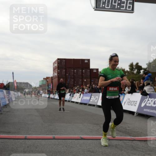 03.10.2025 - Köhlbrandbrückenlauf Yannick Fuchs http://msf.ph/oto/8994318 03.10.2025 16:04:35 Ziel 7248, 7455, 7526, 8825, 8937, 9696 meine-sportfotos.de