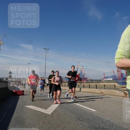 03.10.2025 - Köhlbrandbrückenlauf Matties Gatica Varas http://msf.ph/oto/8994319 03.10.2025 12:48:02 Position 2  meine-sportfotos.de