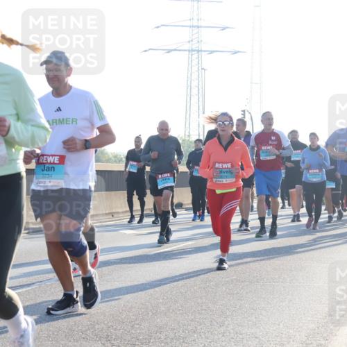 03.10.2025 - Köhlbrandbrückenlauf Luisa Fischer http://msf.ph/oto/8994320 03.10.2025 10:23:38 Position 3 181, 3102, 3234, 3074 meine-sportfotos.de