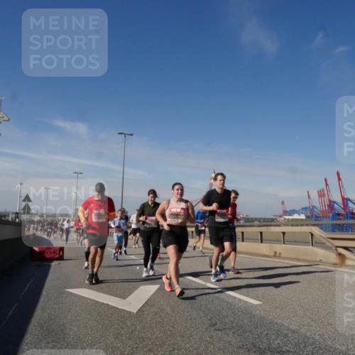 03.10.2025 - Köhlbrandbrückenlauf Matties Gatica Varas http://msf.ph/oto/8994321 03.10.2025 12:48:02 Position 2  meine-sportfotos.de