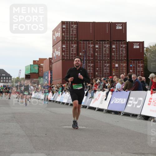 03.10.2025 - Köhlbrandbrückenlauf Yannick Fuchs http://msf.ph/oto/8994325 03.10.2025 16:04:35 Ziel 7248, 7455, 7526, 8825, 8937, 9696 meine-sportfotos.de
