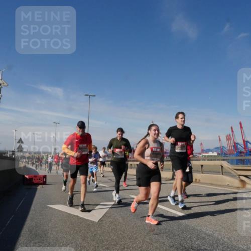 03.10.2025 - Köhlbrandbrückenlauf Matties Gatica Varas http://msf.ph/oto/8994326 03.10.2025 12:48:03 Position 2  meine-sportfotos.de
