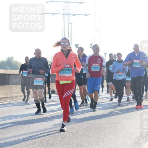 03.10.2025 - Köhlbrandbrückenlauf Luisa Fischer http://msf.ph/oto/8994327 03.10.2025 10:23:39 Position 3 10, 3074, 2184 meine-sportfotos.de