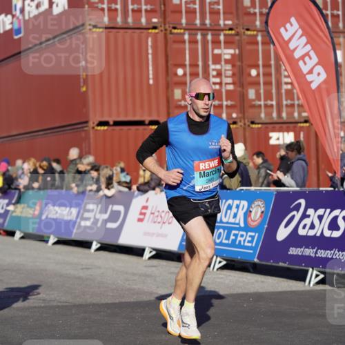 03.10.2025 - Köhlbrandbrückenlauf Michael Burmester http://msf.ph/oto/8994332 03.10.2025 09:56:09 Ziel 1230, 3183, 3223, 3249, 3337, 3593, 3834 meine-sportfotos.de