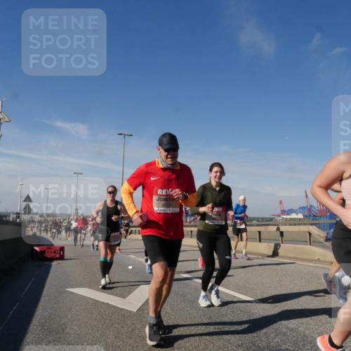 03.10.2025 - Köhlbrandbrückenlauf Matties Gatica Varas http://msf.ph/oto/8994334 03.10.2025 12:48:04 Position 2 6270, 4168 meine-sportfotos.de