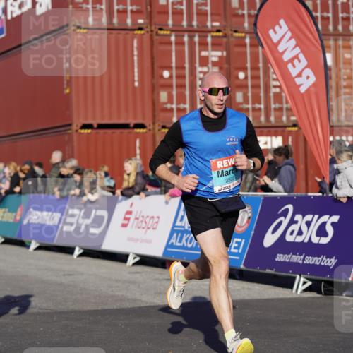 03.10.2025 - Köhlbrandbrückenlauf Michael Burmester http://msf.ph/oto/8994338 03.10.2025 09:56:09 Ziel 1230, 3183, 3223, 3249, 3337, 3593, 3834 meine-sportfotos.de