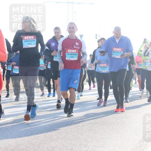 03.10.2025 - Köhlbrandbrückenlauf Luisa Fischer http://msf.ph/oto/8994343 03.10.2025 10:23:41 Position 3 3074, 3089, 3088, 2781, 2184, 2356 meine-sportfotos.de