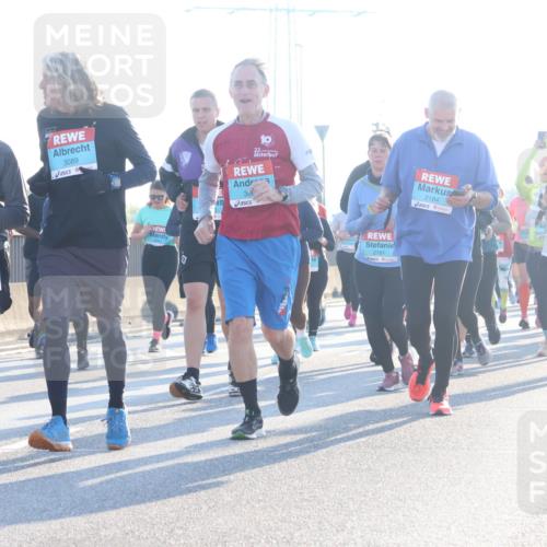 03.10.2025 - Köhlbrandbrückenlauf Luisa Fischer http://msf.ph/oto/8994347 03.10.2025 10:23:41 Position 3 3090, 3089, 3, 2781, 2184, 2356 meine-sportfotos.de