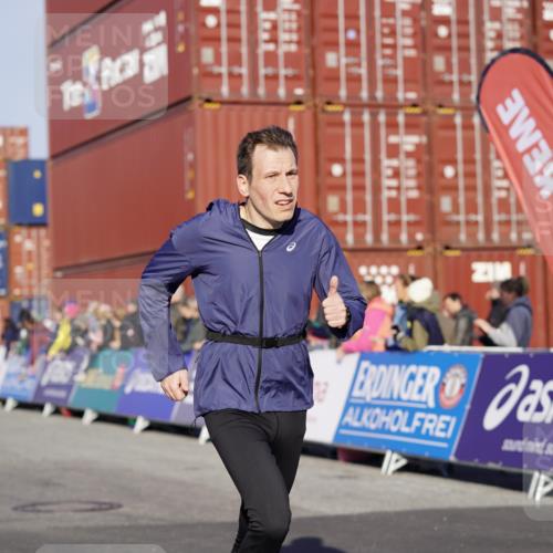 03.10.2025 - Köhlbrandbrückenlauf Michael Burmester http://msf.ph/oto/8994350 03.10.2025 09:56:10 Ziel 1230, 3183, 3223, 3337, 3593, 3834 meine-sportfotos.de