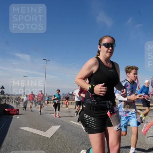 03.10.2025 - Köhlbrandbrückenlauf Matties Gatica Varas http://msf.ph/oto/8994351 03.10.2025 12:48:05 Position 2 4745 meine-sportfotos.de