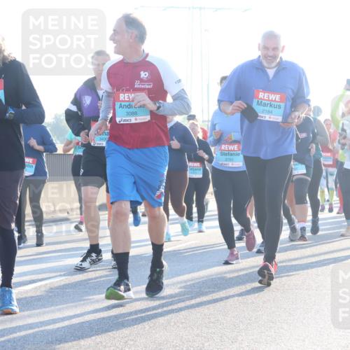 03.10.2025 - Köhlbrandbrückenlauf Luisa Fischer http://msf.ph/oto/8994352 03.10.2025 10:23:42 Position 3 3090, 3430, 3088, 2781, 2184, 2356 meine-sportfotos.de