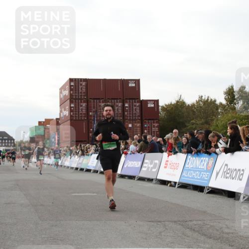 03.10.2025 - Köhlbrandbrückenlauf Yannick Fuchs http://msf.ph/oto/8994354 03.10.2025 16:04:36 Ziel 7248, 7455, 7526, 8937, 9696 meine-sportfotos.de