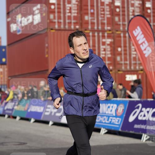 03.10.2025 - Köhlbrandbrückenlauf Michael Burmester http://msf.ph/oto/8994357 03.10.2025 09:56:10 Ziel 1230, 3183, 3223, 3337, 3593, 3834 meine-sportfotos.de