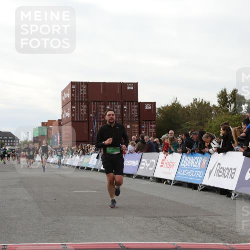 03.10.2025 - Köhlbrandbrückenlauf Yannick Fuchs http://msf.ph/oto/8994361 03.10.2025 16:04:36 Ziel 7248, 7455, 7526, 8937, 9696 meine-sportfotos.de