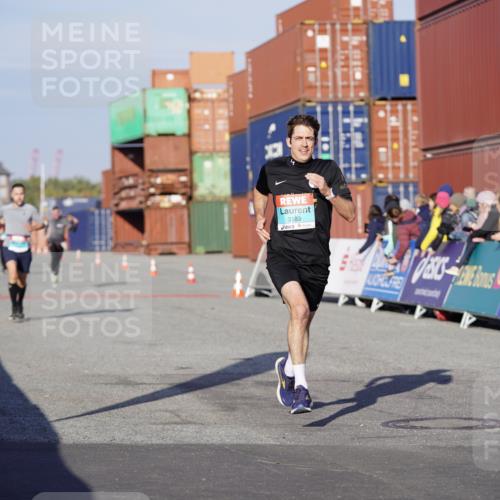 03.10.2025 - Köhlbrandbrückenlauf Michael Burmester http://msf.ph/oto/8994362 03.10.2025 09:56:12 Ziel 1069, 1230, 3183, 3337, 3593, 3834 meine-sportfotos.de