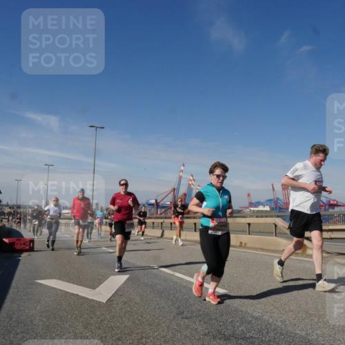 03.10.2025 - Köhlbrandbrückenlauf Matties Gatica Varas http://msf.ph/oto/8994368 03.10.2025 12:48:07 Position 2  meine-sportfotos.de