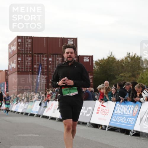 03.10.2025 - Köhlbrandbrückenlauf Yannick Fuchs http://msf.ph/oto/8994372 03.10.2025 16:04:37 Ziel 7147, 7192, 7248, 7455, 7526, 8937, 9696 meine-sportfotos.de