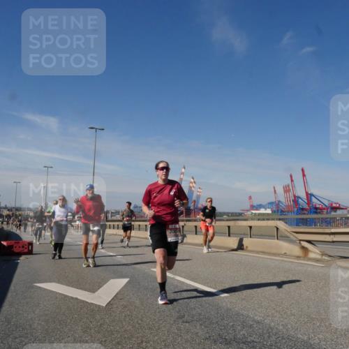 03.10.2025 - Köhlbrandbrückenlauf Matties Gatica Varas http://msf.ph/oto/8994374 03.10.2025 12:48:08 Position 2  meine-sportfotos.de