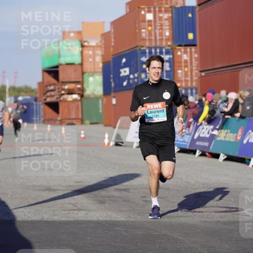 03.10.2025 - Köhlbrandbrückenlauf Michael Burmester http://msf.ph/oto/8994375 03.10.2025 09:56:12 Ziel 1069, 1230, 3183, 3337, 3593, 3834 meine-sportfotos.de