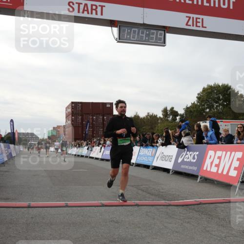 03.10.2025 - Köhlbrandbrückenlauf Yannick Fuchs http://msf.ph/oto/8994378 03.10.2025 16:04:37 Ziel 7147, 7192, 7248, 7455, 7526, 8937, 9696 meine-sportfotos.de