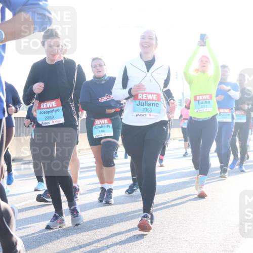 03.10.2025 - Köhlbrandbrückenlauf Luisa Fischer http://msf.ph/oto/8994383 03.10.2025 10:23:45 Position 3 2289, 1497, 2356, 2213 meine-sportfotos.de