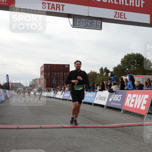 03.10.2025 - Köhlbrandbrückenlauf Yannick Fuchs http://msf.ph/oto/8994384 03.10.2025 16:04:37 Ziel 7147, 7192, 7248, 7455, 7526, 8937, 9696 meine-sportfotos.de