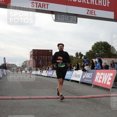 03.10.2025 - Köhlbrandbrückenlauf Yannick Fuchs http://msf.ph/oto/8994390 03.10.2025 16:04:37 Ziel 7147, 7192, 7248, 7455, 7526, 8937, 9696 meine-sportfotos.de
