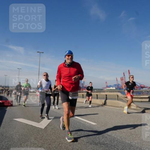 03.10.2025 - Köhlbrandbrückenlauf Matties Gatica Varas http://msf.ph/oto/8994391 03.10.2025 12:48:10 Position 2 4704, 118 meine-sportfotos.de