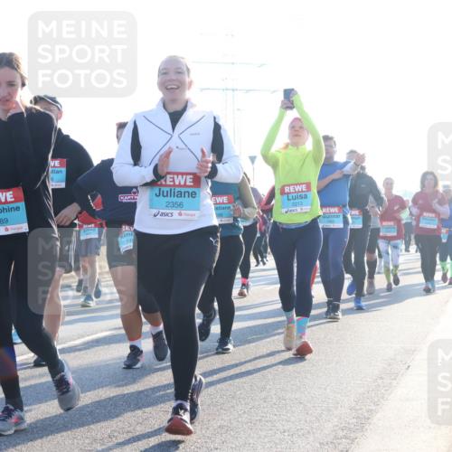 03.10.2025 - Köhlbrandbrückenlauf Luisa Fischer http://msf.ph/oto/8994393 03.10.2025 10:23:45 Position 3 2311, 2356, 2289, 149, 296, 2213, 1 meine-sportfotos.de