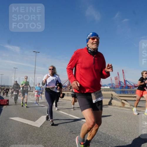 03.10.2025 - Köhlbrandbrückenlauf Matties Gatica Varas http://msf.ph/oto/8994395 03.10.2025 12:48:11 Position 2 4704, 118 meine-sportfotos.de