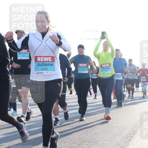 03.10.2025 - Köhlbrandbrückenlauf Luisa Fischer http://msf.ph/oto/8994399 03.10.2025 10:23:46 Position 3 2311, 2289, 1606, 2356, 2296, 2213, 2366 meine-sportfotos.de