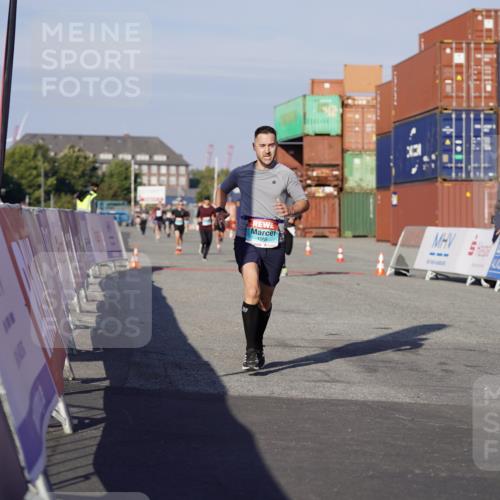 03.10.2025 - Köhlbrandbrückenlauf Michael Burmester http://msf.ph/oto/8994402 03.10.2025 09:56:15 Ziel 1069, 3183, 3337, 3354, 3593, 3834 meine-sportfotos.de